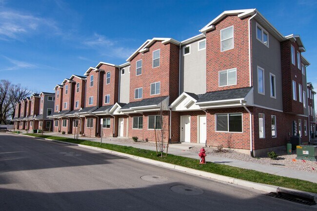 Building Photo - 1090 S 400 W