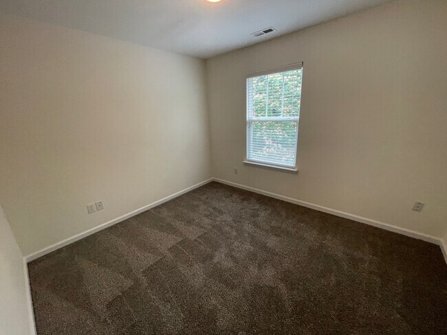 Building Photo - Classic 4-Bedroom Home in McKinley Mill