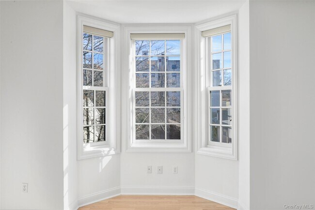 Building Photo - 55 1st St