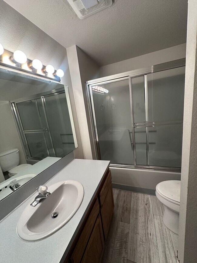 Building Photo - 1415-1417 E Beech St.