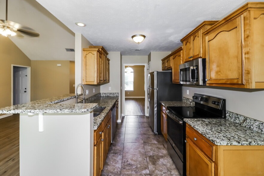 Building Photo - 1402 Leery Cove