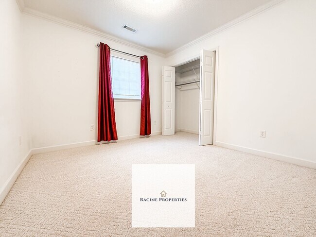 Building Photo - Quiet Living in Easley!