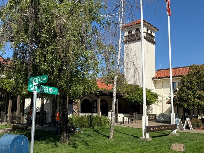 Building Photo - 199 Tunstead Ave