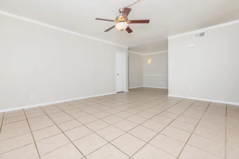 Building Photo - 4645 Ocean Dr