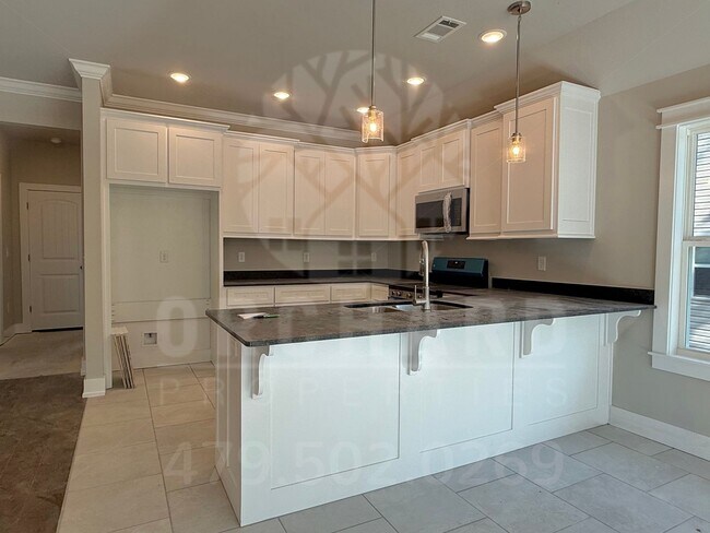 Building Photo - Bella Vista Single-Family Home- 2 Bed/ 2 B...