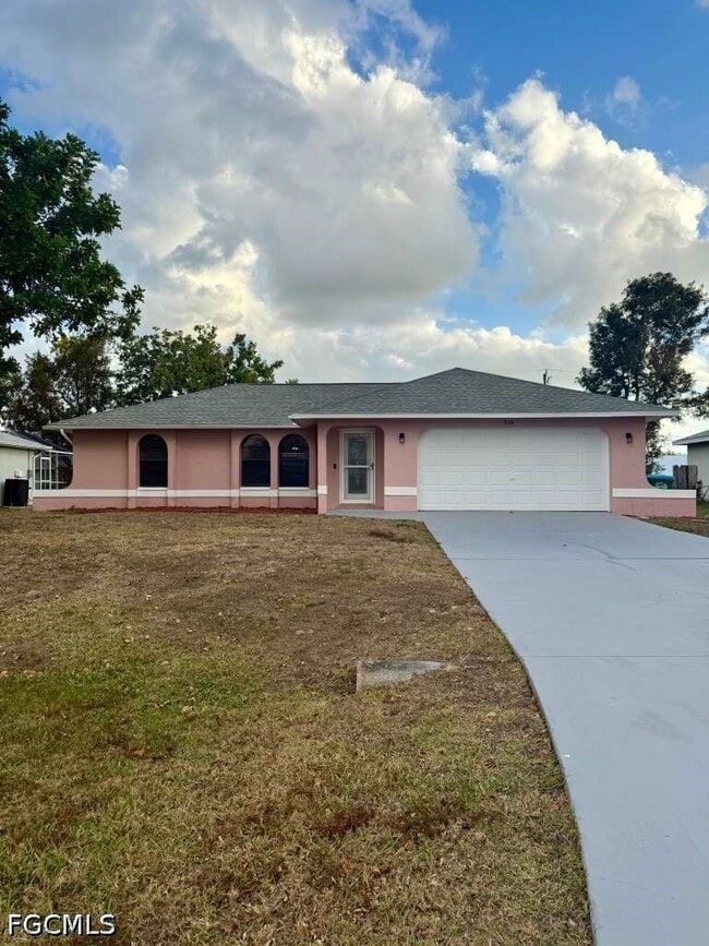 Building Photo - 930 SW 34th St