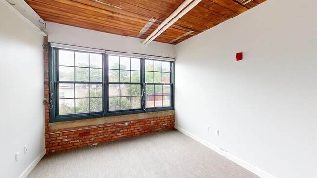 Building Photo - 15 Richdale Ave