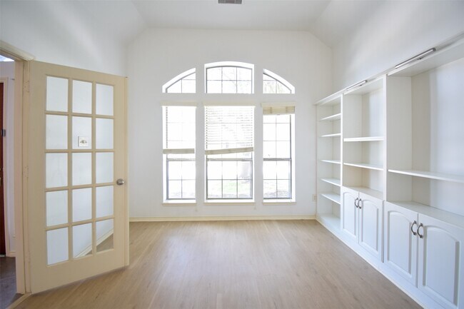 Building Photo - 1511 Eden Meadows Dr