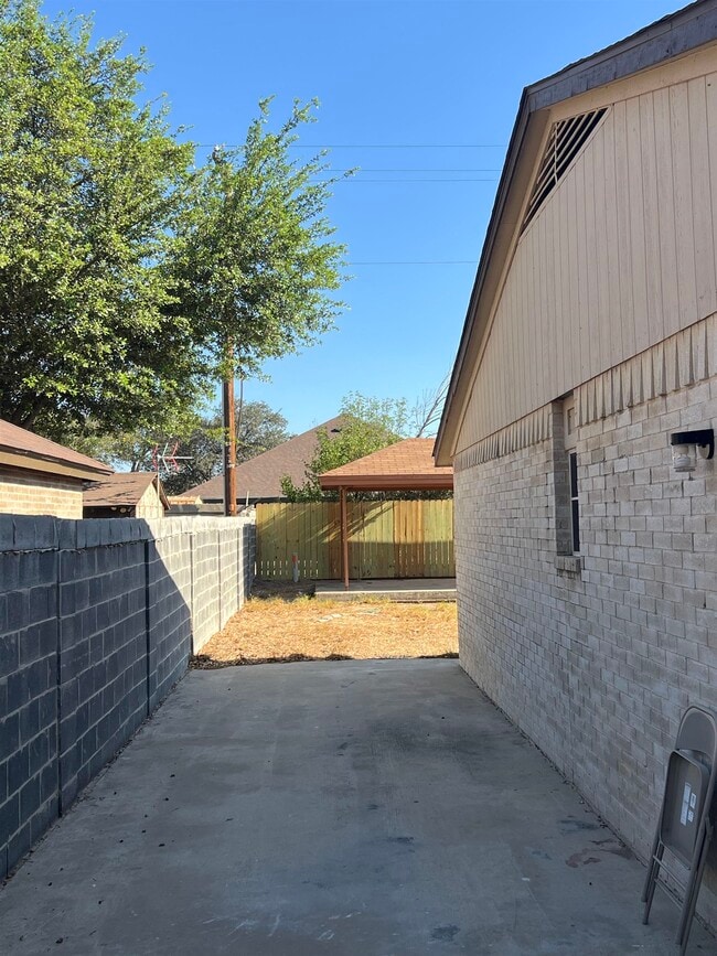 Building Photo - 1515 Quail Creek Rd