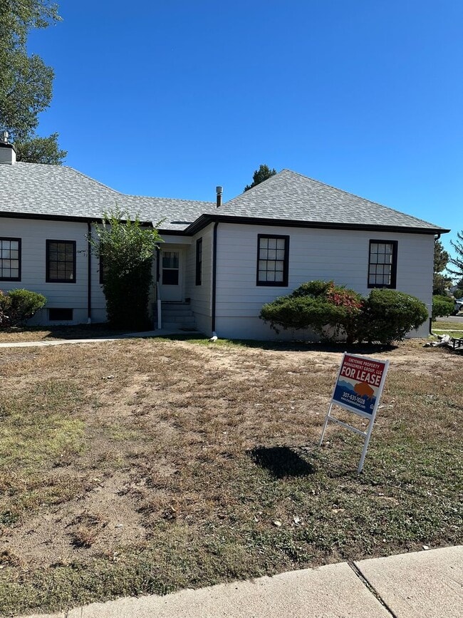 Building Photo - 2 BEDROOM, 1 BATHROOM APARTMENT NEAR ALTA ...