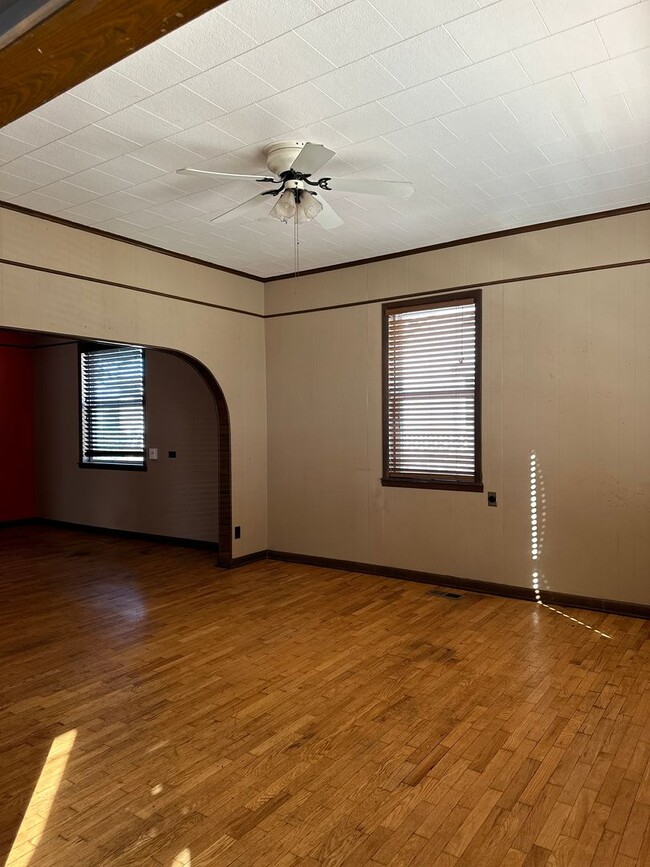 Building Photo - $1,355.00 Move-in-special