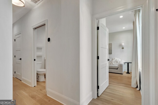 Building Photo - 11 Bourbon St