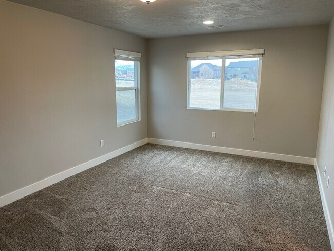Building Photo - 3807 E Cunninghill Dr
