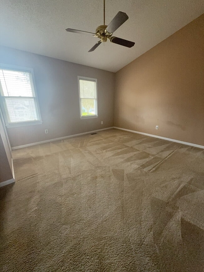 Building Photo - 105 Palamino Ct