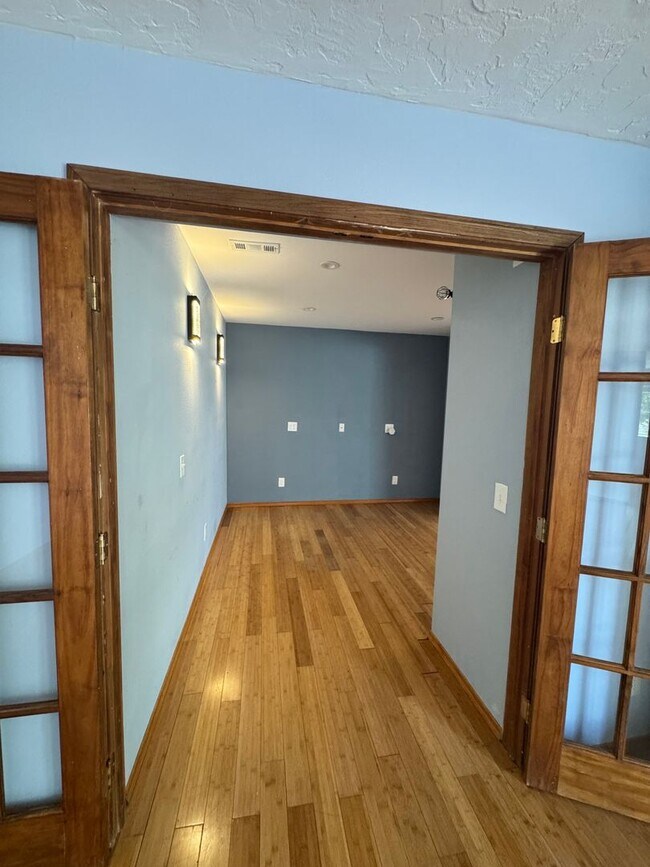 Building Photo - 21445 Wilcox Rd