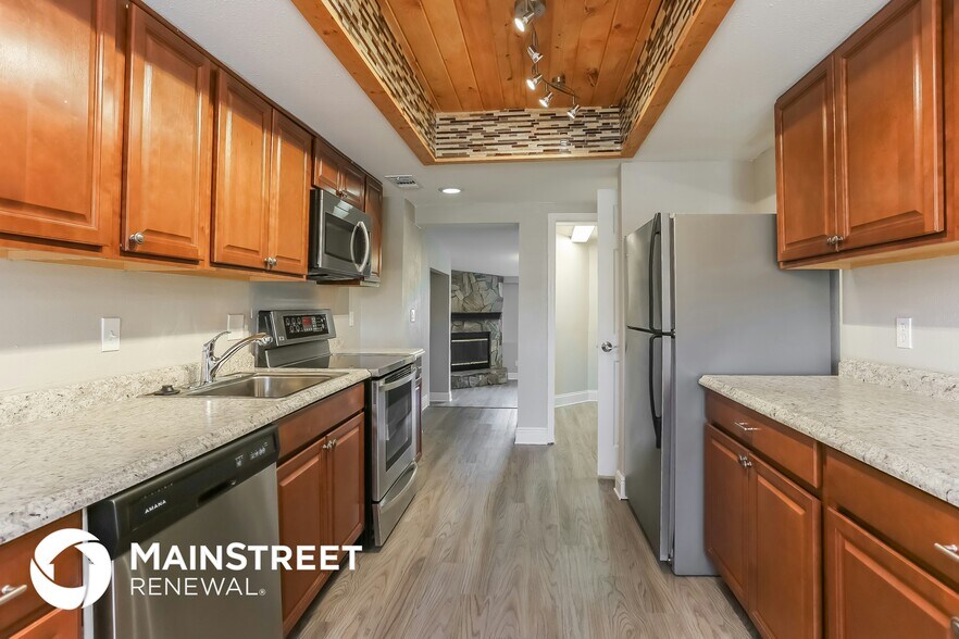 Building Photo - 701 Brookside Dr