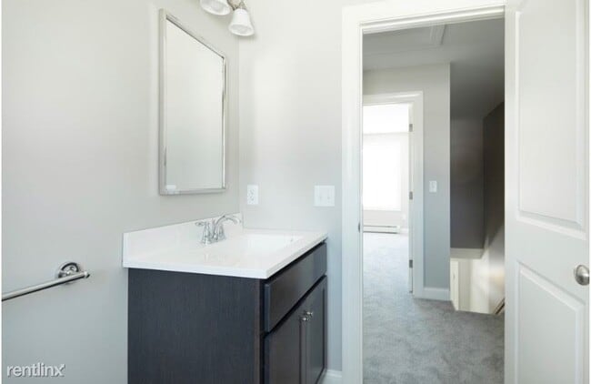 Building Photo - 2 br, 1.5 bath Townhome - 5 Anglers Road