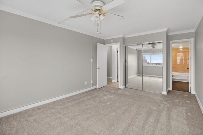 Building Photo - Stunning Condo With Exclusive Bay Views!