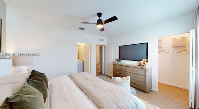 Building Photo - 10241 SW Newberry Ave