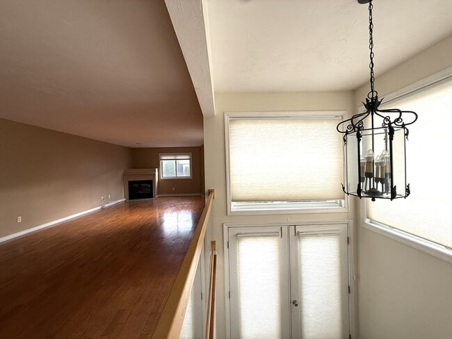 Building Photo - 227 Captain Eames Cir