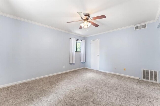 Building Photo - 870 Glendale Terrace NE