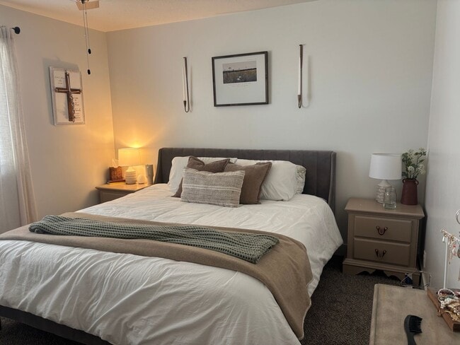 Building Photo - Beautiful remodeled home with fenced backyard and 2 car garage