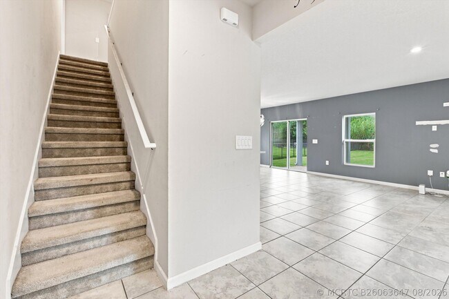 Building Photo - 484 Cherimoya St
