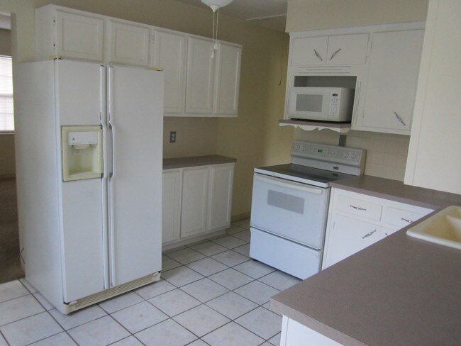 Building Photo - 700 31st Ave N