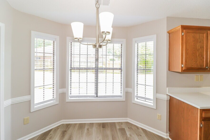 Building Photo - 8607 Sunnyvale St N