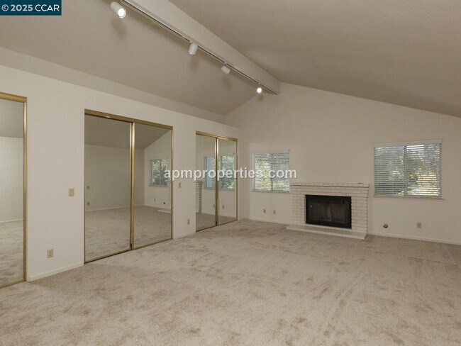 Building Photo - 4112 Creekpoint Ct