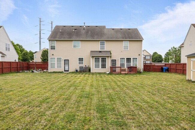 Building Photo - Spacious 5BR Home with Large Backyard in Quiet Chesapeake Neighborhood!