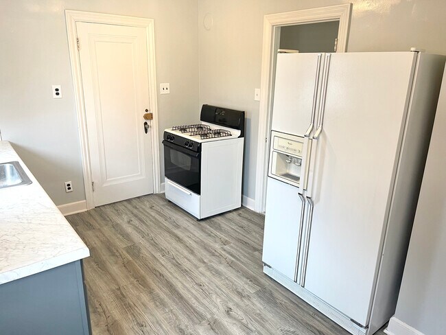 Building Photo - 515 E William St