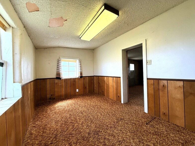 Building Photo - 220 W 200 N St