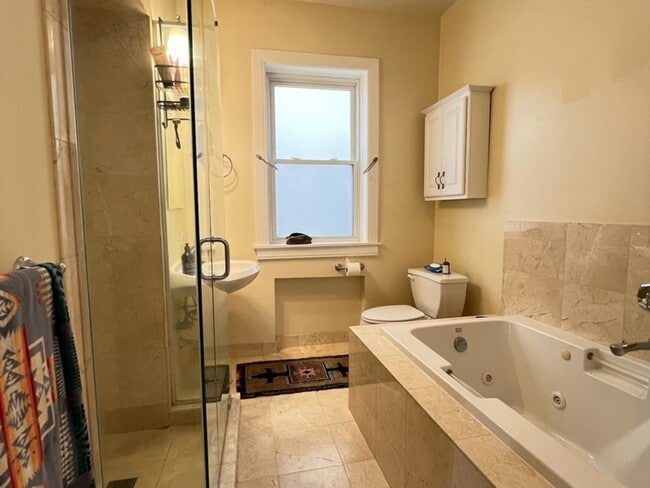 Building Photo - 5120 S Kenwood Ave