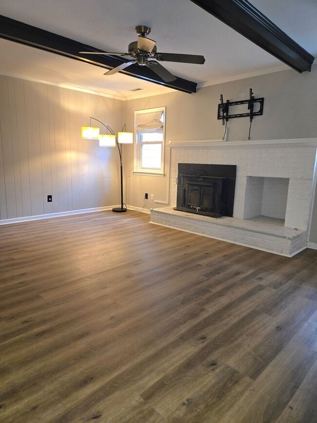 Building Photo - Beautiful Single Family Home!