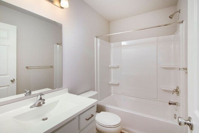 Building Photo - 2223 Macatawa Ln