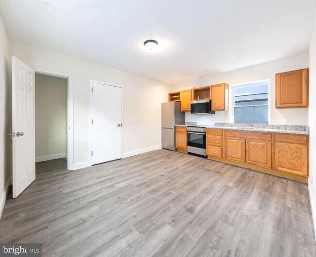 Building Photo - 4230 6th St SE