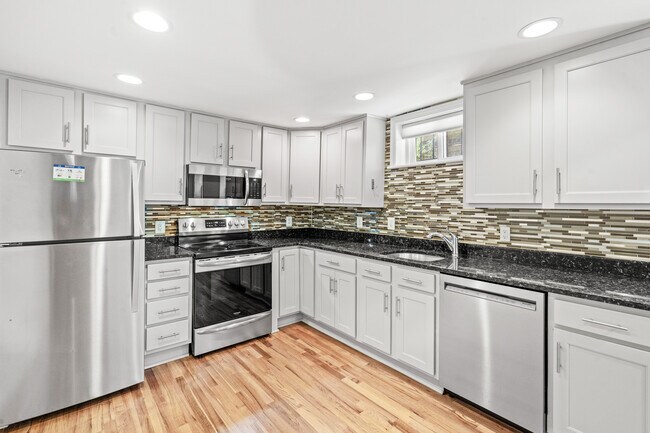 Building Photo - 1030 Fairmont St NW