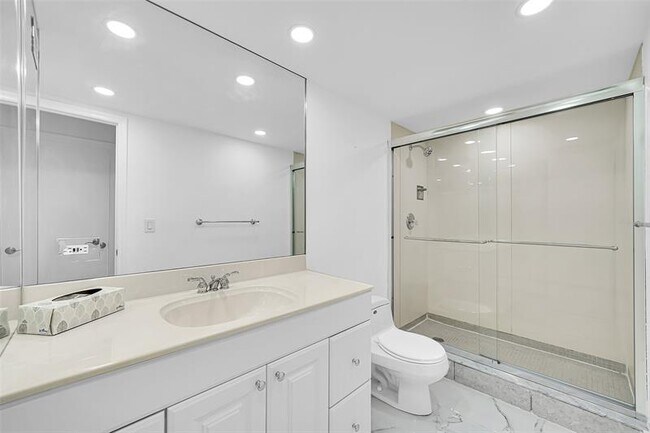 Building Photo - 2841 N Ocean Blvd