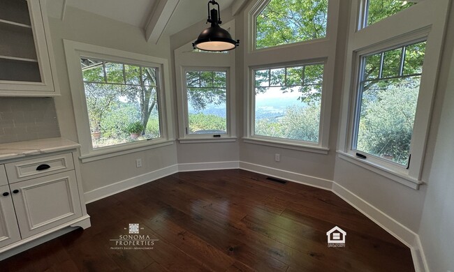 Building Photo - Stunning 3BD/2.5BA Home with Breathtaking ...