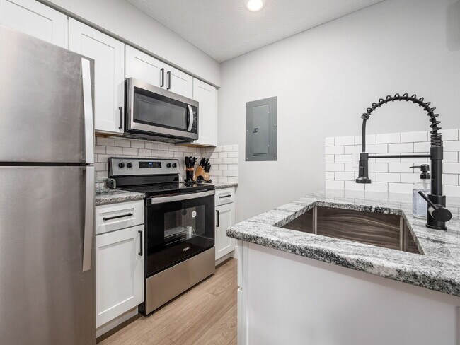 Building Photo - Charming Updated 1-Bedroom Home in Desirable Southern Orchards