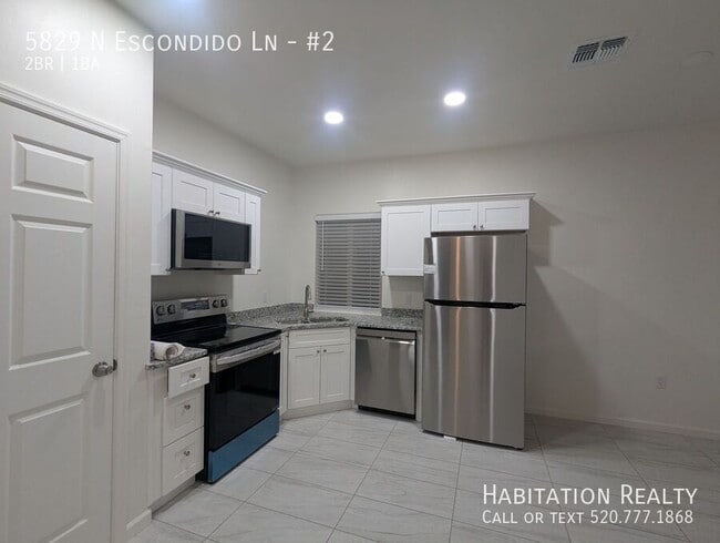 Building Photo - 5829 N Escondido Ln