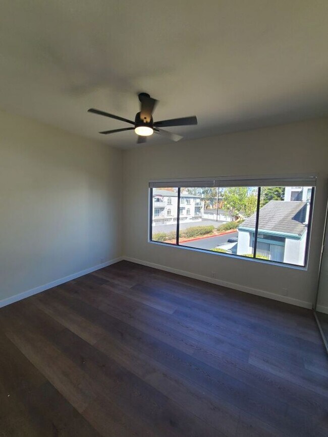 Building Photo - Spacious and remodeled 2 Bed 2.5 baths in ...