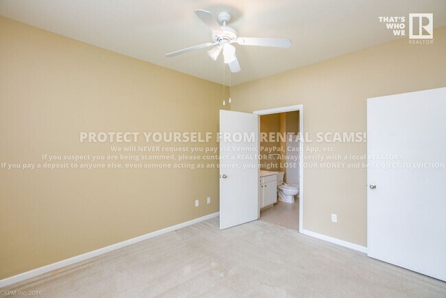 Building Photo - 4261 NE Meadowcreek Circle Unit#105, Fayet...