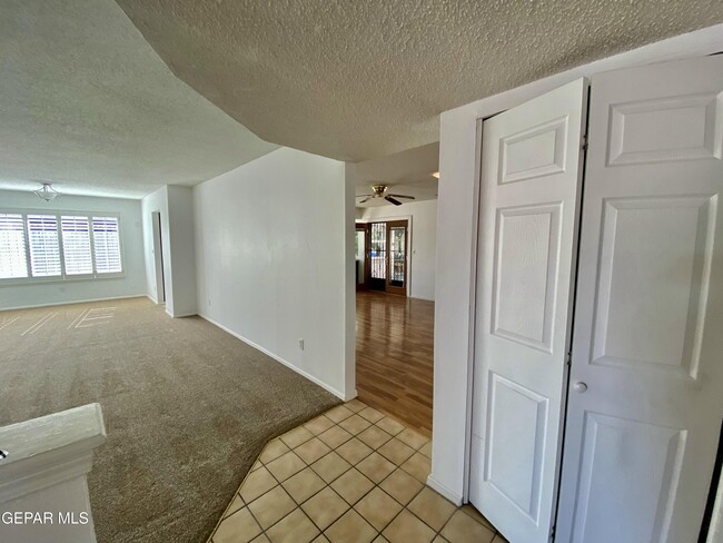 Building Photo - 1305 Vista De Oro Dr