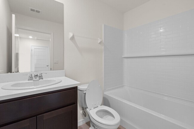 Building Photo - Townhouse at Laurel Commons