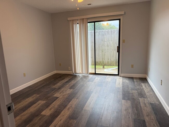 Building Photo - Charming 2 Bedroom, 1 Bath Duplex in Maryv...