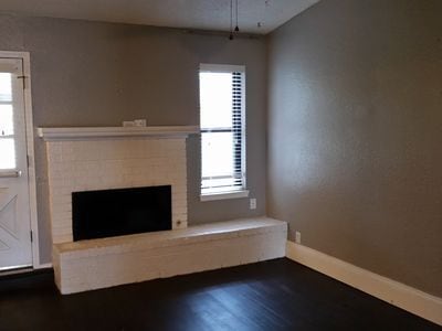 Building Photo - 1116 W Oakridge St