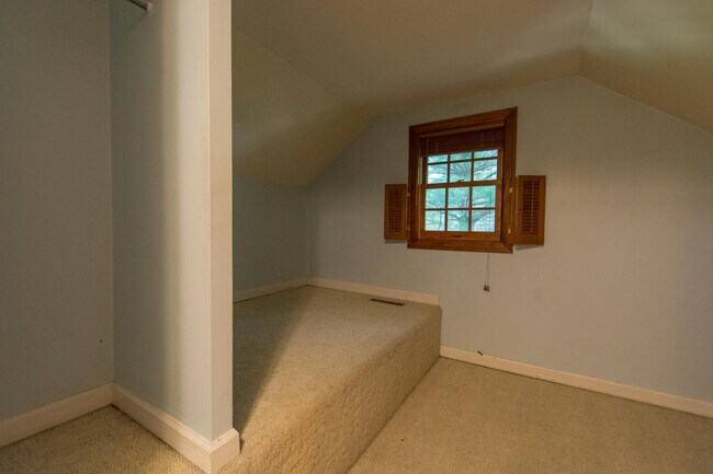 Building Photo - 321 S Eastside Dr
