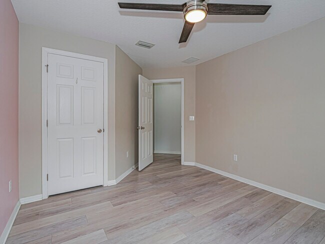 Building Photo - 105 Briarcliff Cir